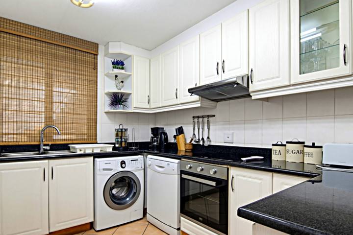 San Marino 10 Kitchen